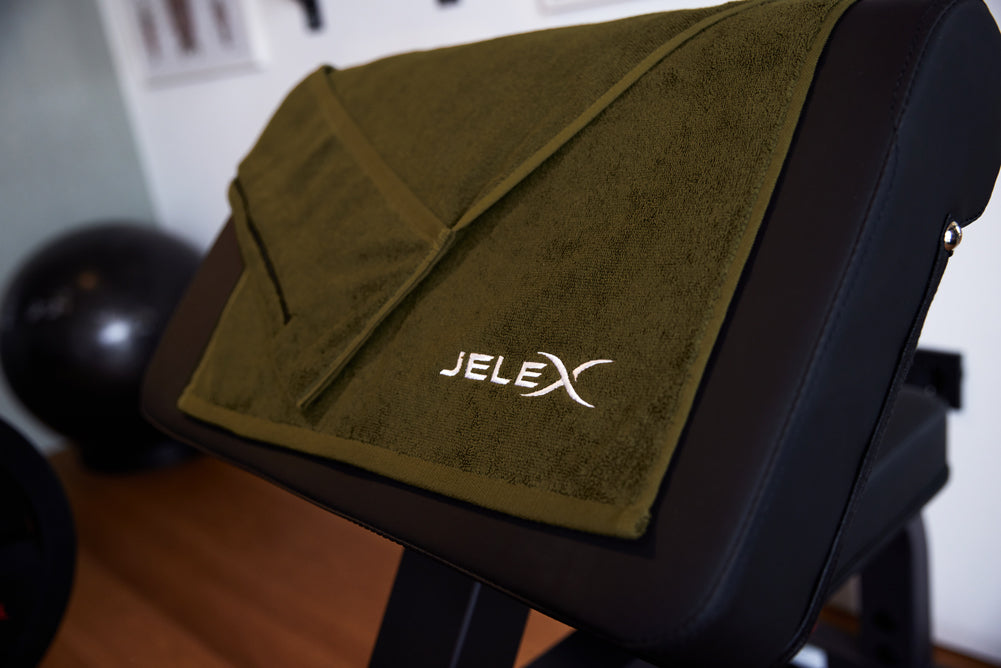 JELEX "100FIT" Sportowy ręcznik z kieszonką na zamek wojskowa zieleń