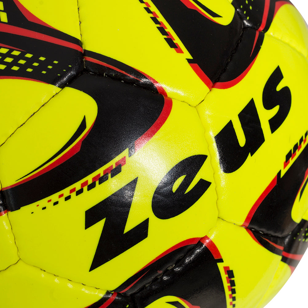 Zeus Piłka nożna z karabińczykiem do zawieszenia